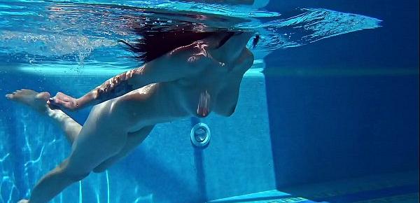  Big tits Sheril goes underwater naked